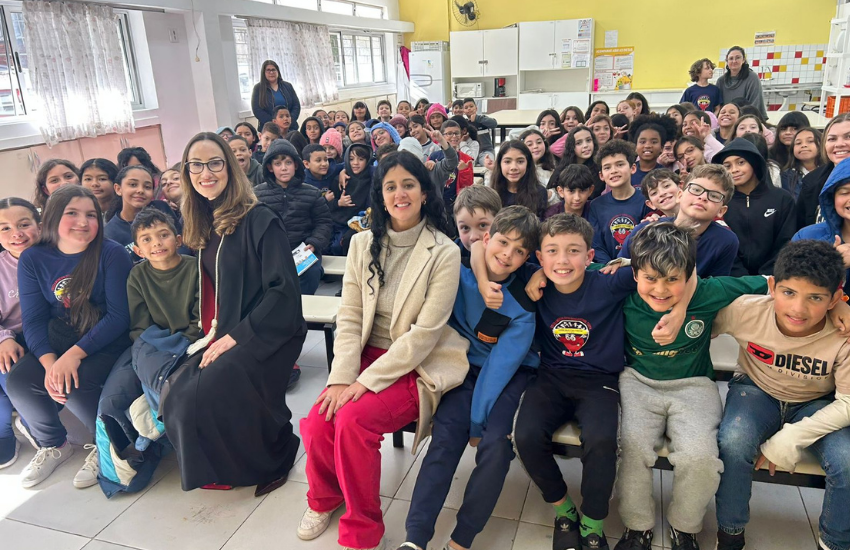 Escolas municipais de Curitiba recebem o programa Justiça e Cidadania se Aprendem na Escola